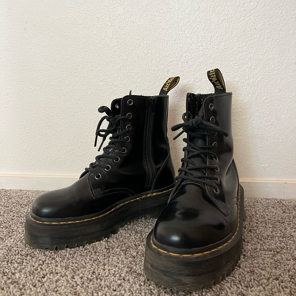 Dr Marten platform boots (Jadon)